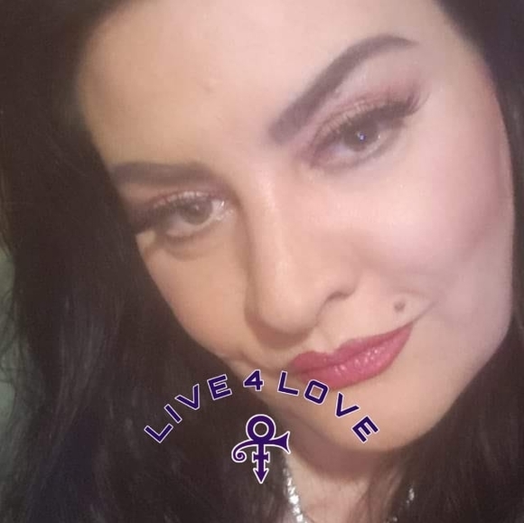 Meet your Posher, Suzie - Picture 1 of 1